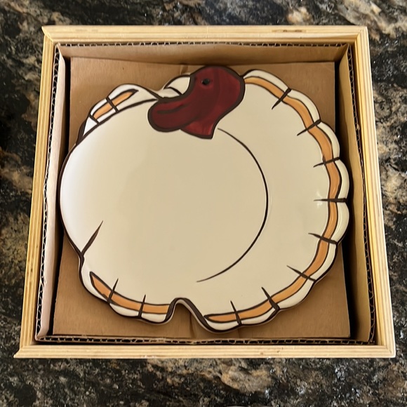 Pottery Barn “Gobble” Turkey Plates - Set of 4 - Picture 4 of 4